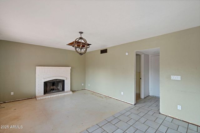 4216 E AMBERWOOD Drive, Phoenix, AZ 85048