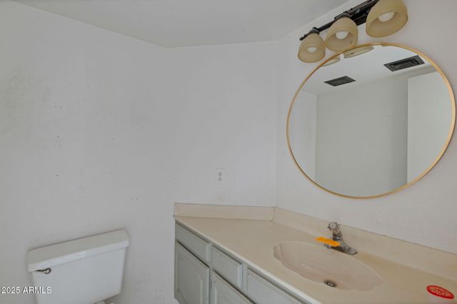 4216 E AMBERWOOD Drive, Phoenix, AZ 85048