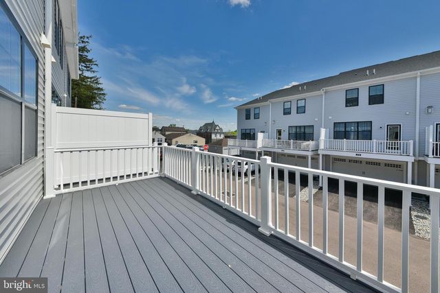 328 WALNUT ST, Collegeville, PA 19426