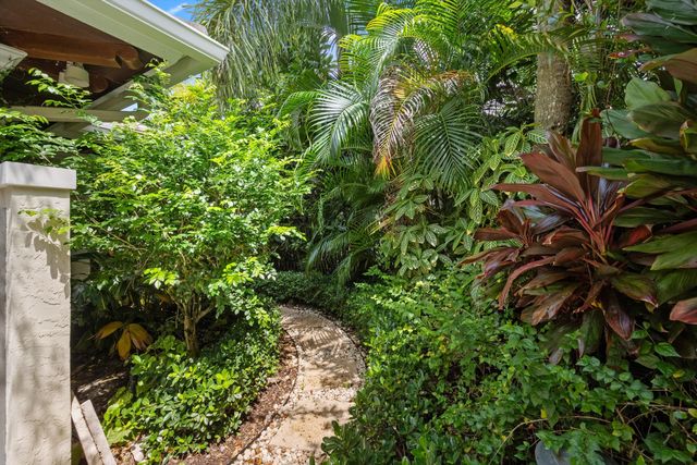 252 Locha Drive, Jupiter, FL 33458
