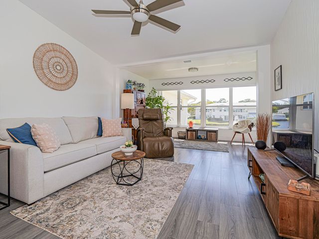 675 W Lake Jasmine Circle 206, Vero Beach, FL 32962