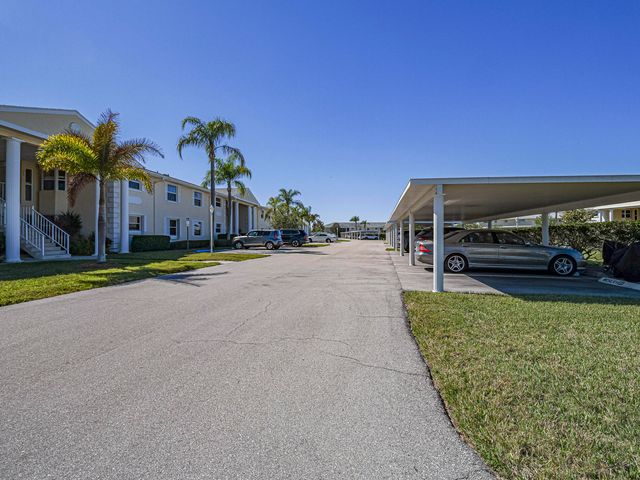 675 W Lake Jasmine Circle 206, Vero Beach, FL 32962