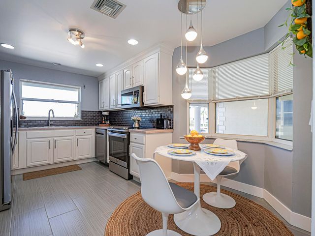 675 W Lake Jasmine Circle 206, Vero Beach, FL 32962