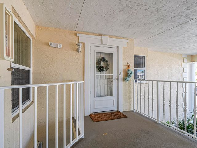 675 W Lake Jasmine Circle 206, Vero Beach, FL 32962