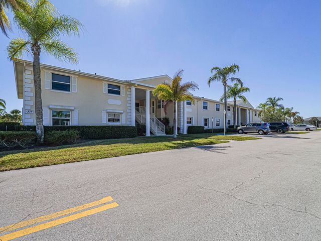 675 W Lake Jasmine Circle 206, Vero Beach, FL 32962