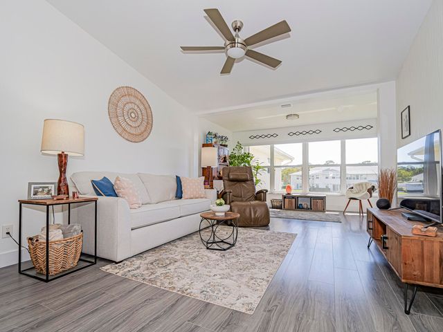 675 W Lake Jasmine Circle 206, Vero Beach, FL 32962