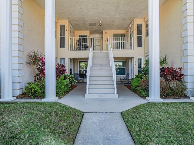 675 W Lake Jasmine Circle 206, Vero Beach, FL 32962