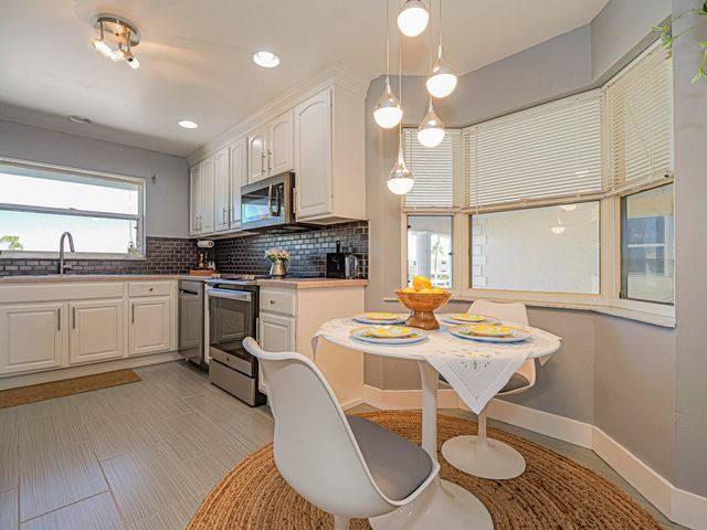 675 W Lake Jasmine Circle 206, Vero Beach, FL 32962