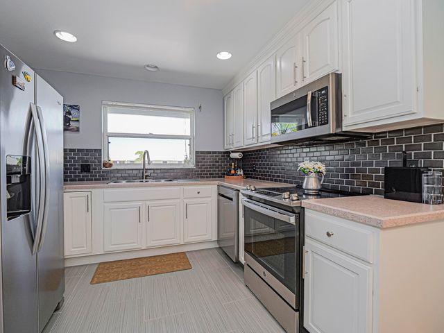 675 W Lake Jasmine Circle 206, Vero Beach, FL 32962