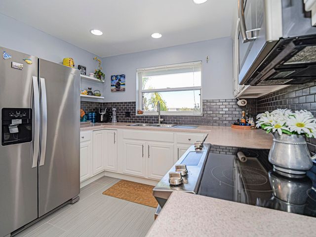 675 W Lake Jasmine Circle 206, Vero Beach, FL 32962