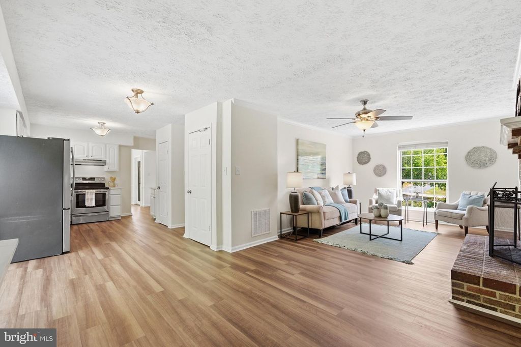 Image 5 of property listing at 105 QUAILWOOD PKWY, La Plata, MD 20646