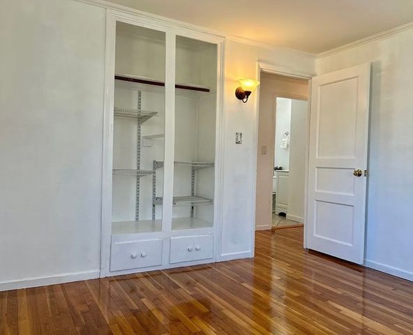 71 Elinor Rd, Newton, MA 02461