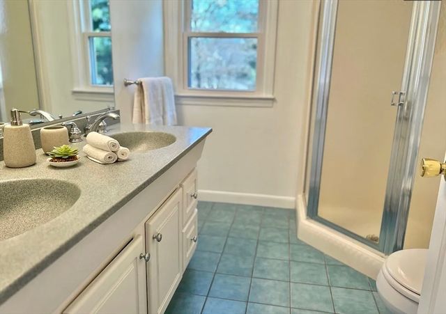 71 Elinor Rd, Newton, MA 02461