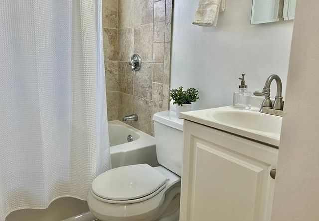 71 Elinor Rd, Newton, MA 02461