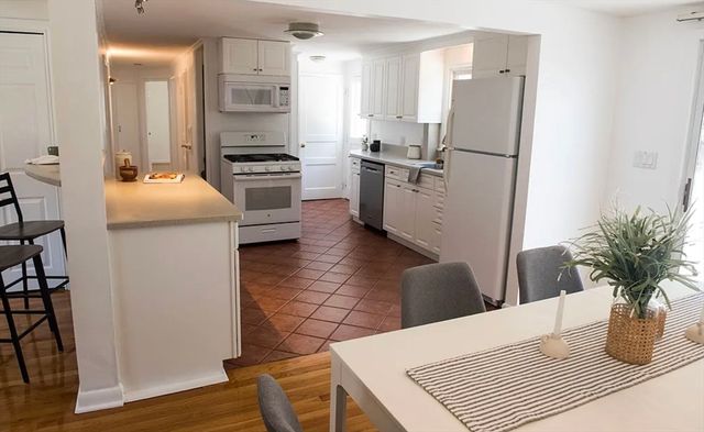 71 Elinor Rd, Newton, MA 02461