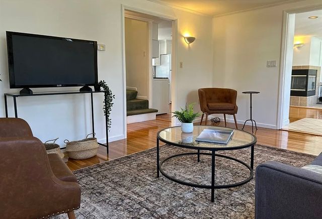 71 Elinor Rd, Newton, MA 02461