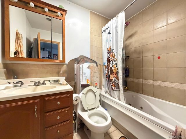 111-20 14th Road, College Point, NY 11356