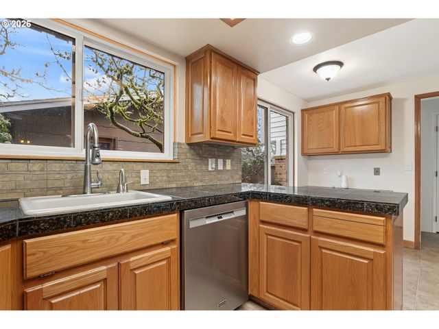 18 WHEATHERSTONE, Lake Oswego, OR 97035