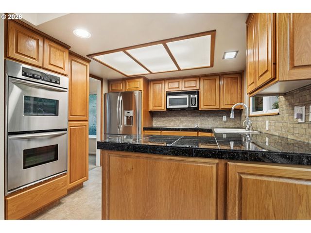 18 WHEATHERSTONE, Lake Oswego, OR 97035