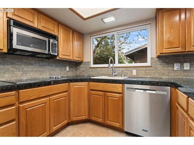 18 WHEATHERSTONE, Lake Oswego, OR 97035