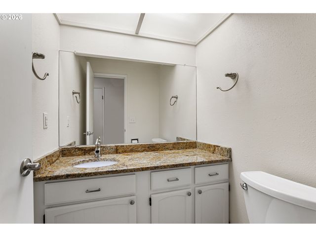 18 WHEATHERSTONE, Lake Oswego, OR 97035