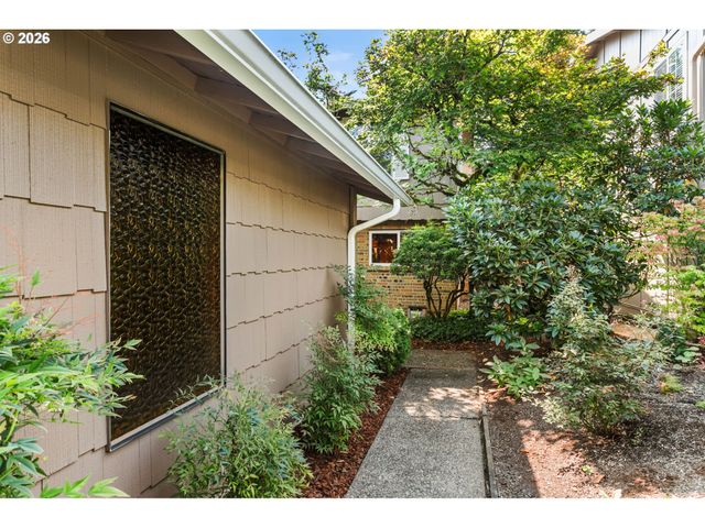 18 WHEATHERSTONE, Lake Oswego, OR 97035