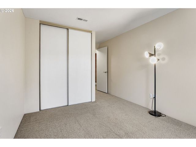 18 WHEATHERSTONE, Lake Oswego, OR 97035