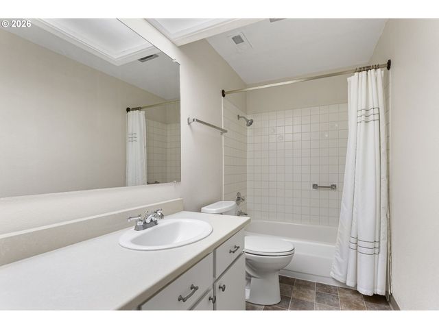 18 WHEATHERSTONE, Lake Oswego, OR 97035