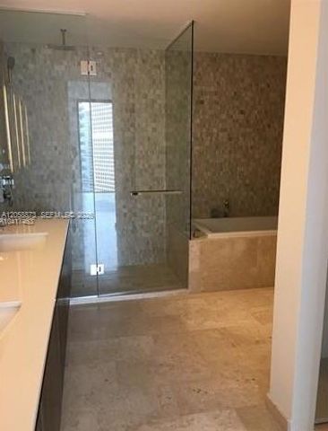 88 SW 7th St 2603, Miami, FL 33130