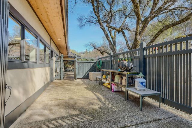 1555 Naturewood Dr, Meadow Vista, CA 95722