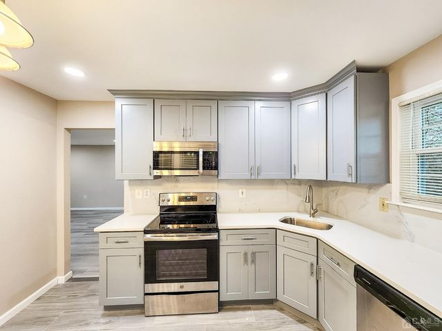 3-D John Adams Court, Monroe, NJ 08831