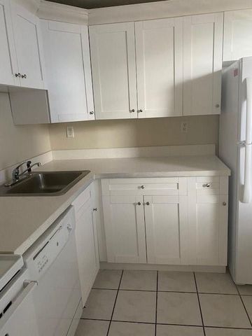 9460 FONTAINEBLEAU Boulevard 324, Miami, FL 33172