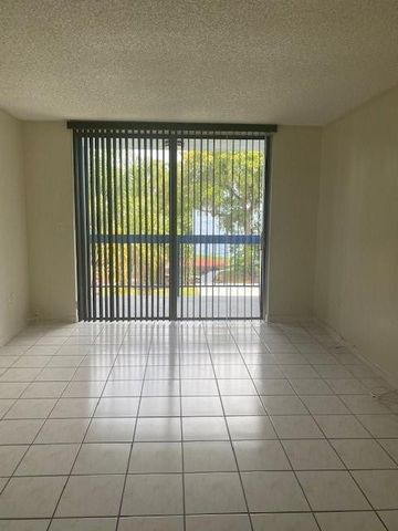 9460 FONTAINEBLEAU Boulevard 324, Miami, FL 33172