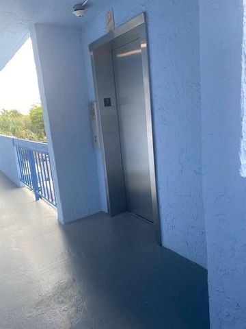 9460 FONTAINEBLEAU Boulevard 324, Miami, FL 33172
