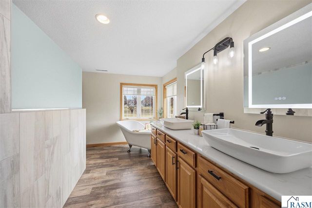 120 Callaway Court, Mankato, MN 56001