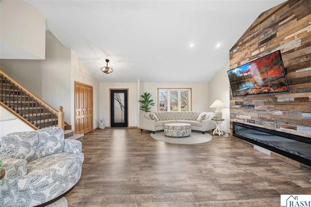 120 Callaway Court, Mankato, MN 56001