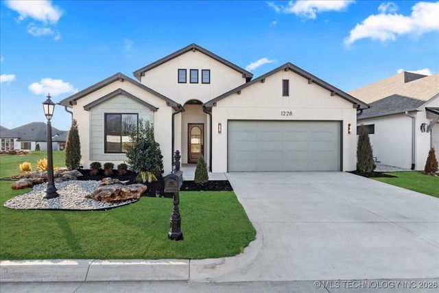 1228 N 72nd Street, Broken Arrow, OK 74014