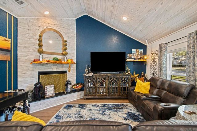 324 W North, Benton, AR 72015