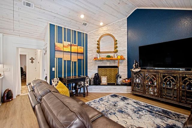 324 W North, Benton, AR 72015