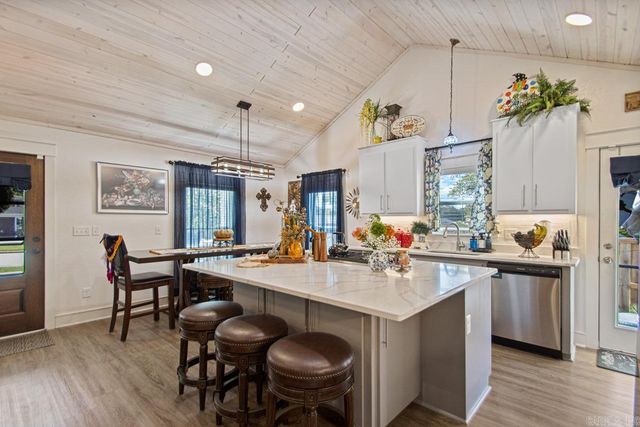 324 W North, Benton, AR 72015