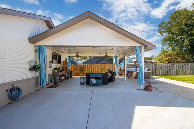 324 W North, Benton, AR 72015