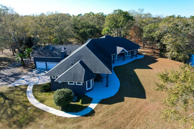 6615 Old Jacksonboro Road, Ravenel, SC 29470