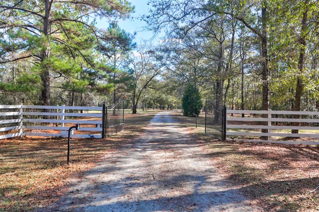 6615 Old Jacksonboro Road, Ravenel, SC 29470