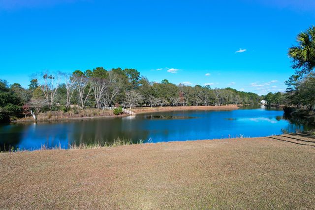 6615 Old Jacksonboro Road, Ravenel, SC 29470