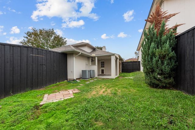 2906 Menlo Park Lane, Carrollton, TX 75007