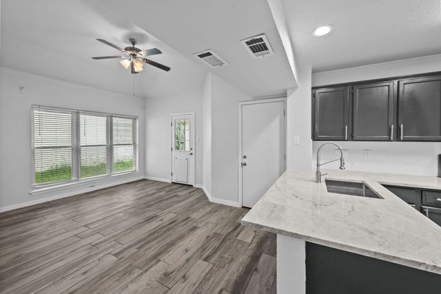 2906 Menlo Park Lane, Carrollton, TX 75007