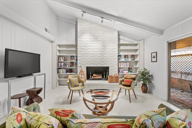 4114 VILLAGE RD, Memphis, TN 38117