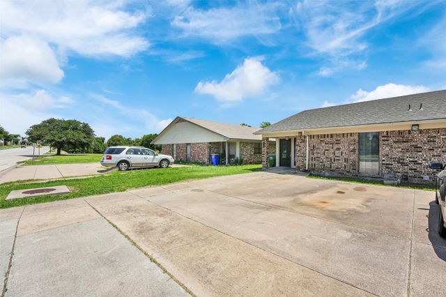405 S Las Vegas Trail, White Settlement, TX 76108