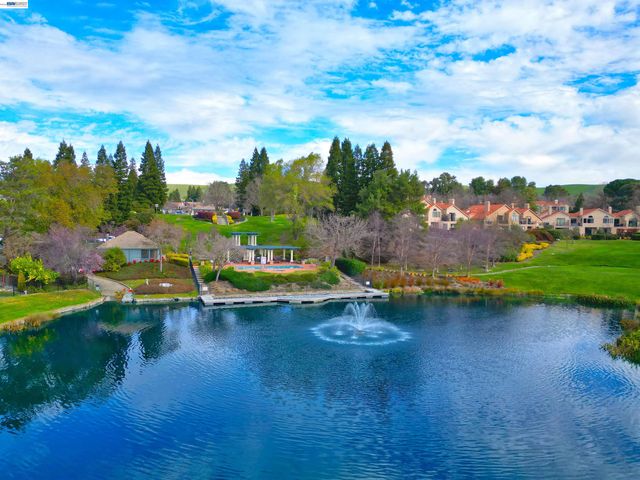 2057 Echo Pl, San Ramon, CA 94582