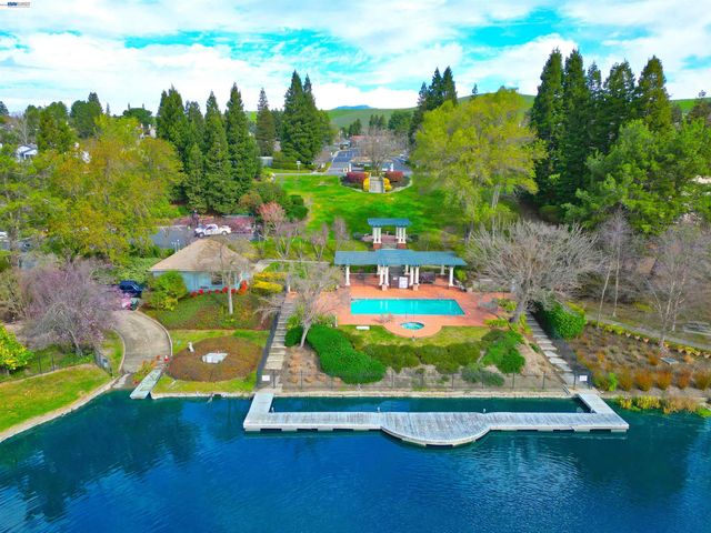 2057 Echo Pl, San Ramon, CA 94582